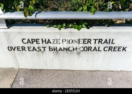 Cape Haze Pioneer Trail Bridge Markierungen auf Radweg Stockfoto