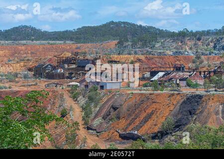 Die alte verlassene Gold-, Silber- und Kupfermine Mount Morgan, Central Queensland, QLD, Australien Stockfoto