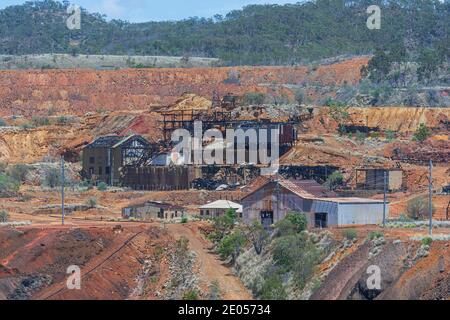 Die alte verlassene Gold-, Silber- und Kupfermine Mount Morgan, Central Queensland, QLD, Australien Stockfoto