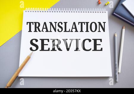 In Notizbuch geschriebener Text der Übersetzungsdienste. Business-Foto für die Organisation, die zeigen, um Rede zu übersetzen bieten. Fremdsprachenkenner Stockfoto