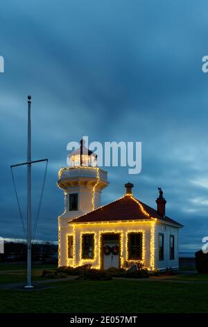 Weihnachtslichter auf Mukilteo Light, Mukilteo, Washington Stockfoto