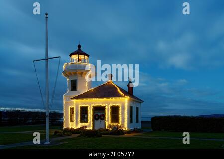 Weihnachtslichter auf Mukilteo Light, Mukilteo, Washington Stockfoto