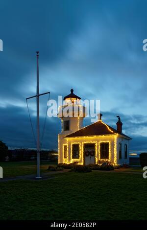 Weihnachtslichter auf Mukilteo Light, Mukilteo, Washington Stockfoto