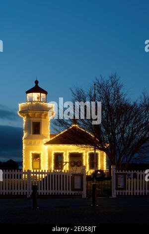 Weihnachtslichter auf Mukilteo Light, Mukilteo, Washington Stockfoto