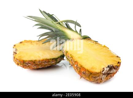 Köstliche Ananas vor weißem Hintergrund Stockfoto
