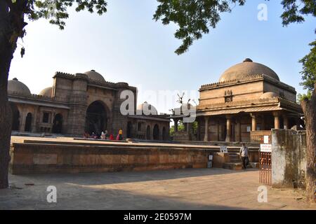 Vorderansicht - Bai Harir Sultani Moschee und Dargah. Ahmedabad, Gujarat, Indien Stockfoto