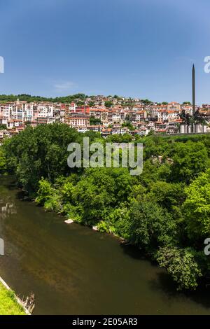 Malerische Aussicht auf die Innenstadt am Hang, und Yantra Fluss, historische Hauptstadt, Veliko Tarnovo, Veliko Tarnovo Provinz, Bulgarien, Südosteuropa, Europa Stockfoto