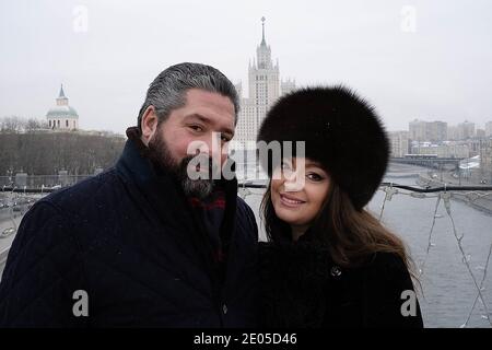 Foto-Session von Großherzog George Michailowitsch von Russland, (Georgi Michailowitsch Romanow) Erbe des Thrones von Russland posiert mit seiner Gefährtin Miss Rebecca Virginia Bettarini auf dem Roten Platz in Moskau, am 03. Dezember 2020 in Russland. Miss Rebecca Virginia Bettarini konvertierte am 12. Juli 2020 in der St. Peter und Paul Kathedrale in Sankt Petersburg zur orthodoxen Religion. Miss Rebecca Virginia Bettarini nahm den Namen Victoria Romanovna. Foto von Dimitri Rewenko/DNphotography/ABACAPRESS.COM Stockfoto