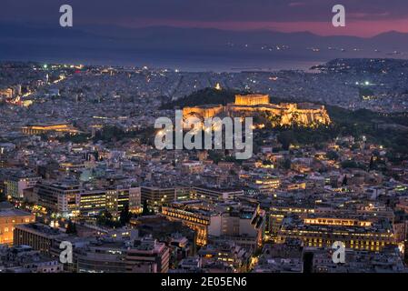 Blick auf die Stadt Athen Form Mount Lycabettus Athen, Griechenland Stockfoto