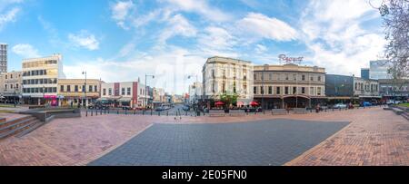 DUNEDIN, NEUSEELAND, 24. JANUAR 2020: Blick auf den Octagon Platz in Dunedin, Neuseeland Stockfoto