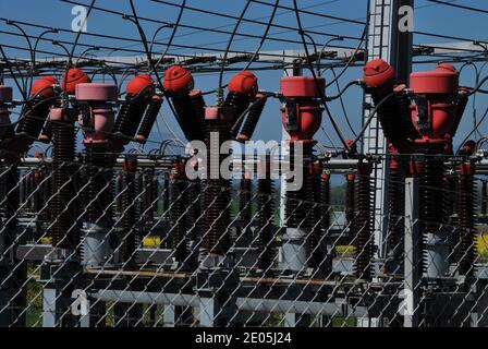 Stromverteiler Vorsicht Hochspannung in einem Kraftwerk Stockfoto