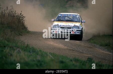 Malcolm Wilson und Ian Grindrod testen seinen Vauxhall Astra GTE 16-V-Rallye-Auto auf Millbrook Proving Ground UK 1989 Stockfoto