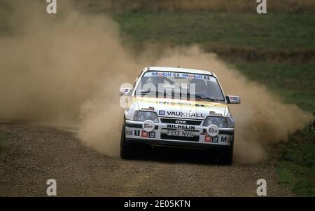 Malcolm Wilson und Ian Grindrod testen seinen Vauxhall Astra GTE 16-V-Rallye-Auto auf Millbrook Proving Ground UK 1989 Stockfoto