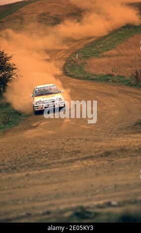 Malcolm Wilson und Ian Grindrod testen seinen Vauxhall Astra GTE 16-V-Rallye-Auto auf Millbrook Proving Ground UK 1989 Stockfoto