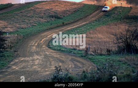 Malcolm Wilson und Ian Grindrod testen seinen Vauxhall Astra GTE 16-V-Rallye-Auto auf Millbrook Proving Ground UK 1989 Stockfoto