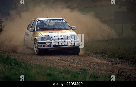 Malcolm Wilson und Ian Grindrod testen seinen Vauxhall Astra GTE 16-V-Rallye-Auto auf Millbrook Proving Ground UK 1989 Stockfoto