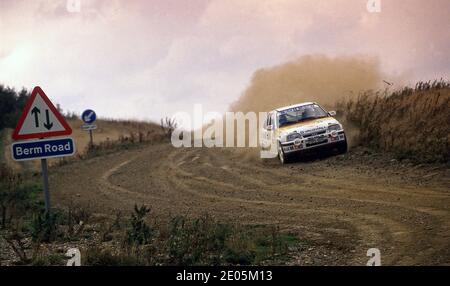 Malcolm Wilson und Ian Grindrod testen seinen Vauxhall Astra GTE 16-V-Rallye-Auto auf Millbrook Proving Ground UK 1989 Stockfoto