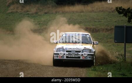 Malcolm Wilson und Ian Grindrod testen seinen Vauxhall Astra GTE 16-V-Rallye-Auto auf Millbrook Proving Ground UK 1989 Stockfoto