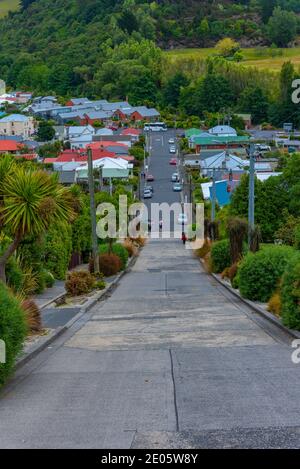 DUNEDIN, NEUSEELAND, 25. JANUAR 2020: Baldwin Street - die steilste Straße der Welt, in Dunedin, Neuseeland Stockfoto