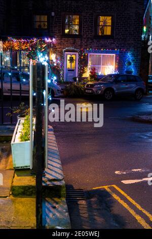 Dobcross Platz im Dorf Dobcross über die Weihnachtsfeiertage, Dobcross, Saddleworth, Greater Manchester, England, Großbritannien. Stockfoto