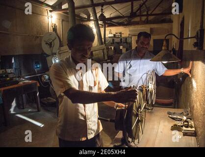 Bilder zeigen: Altes Kino in Sri Lanka.Regal Kino in Negombo, die 90 Jahre alt ist und eines der ältesten in Sri Lanka. Das Kino beschäftigt noch zwei voll Stockfoto