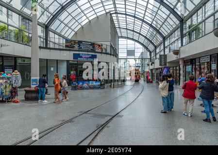 CHRISTCHURCH, NEUSEELAND, 21. JANUAR 2020: Tram an der Cathedral Junction in Christchurch, Neuseeland Stockfoto