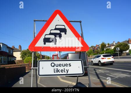 Warnzeichen des anstehenden Verkehrs wahrscheinlich auf der Baustelle leeds united königreich Stockfoto