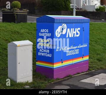 In Llantwit Fardre, Südwales, wurde dank des NHS während der Covid-19-Pandemie eine Telekommunikationsbox eingerichtet. Telekom-Box zum Lob der NHS-Nu Stockfoto