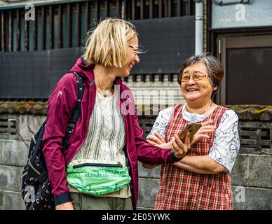 Culture Clash gelöst in Übersetzung, Nishiizu-Cho, Japan Stockfoto