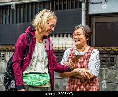 Culture Clash gelöst in Übersetzung, Nishiizu-Cho, Japan Stockfoto