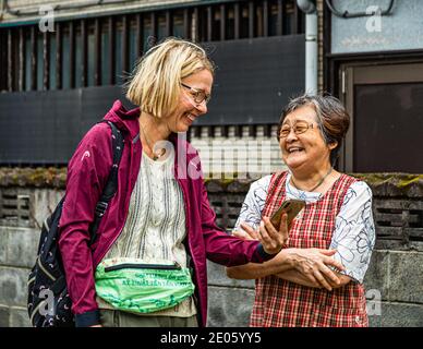 Culture Clash gelöst in Übersetzung, Nishiizu-Cho, Japan Stockfoto