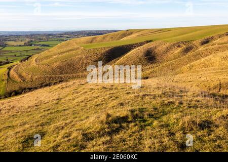 Bergrücken und trockene Täler Kreide Scarp Hang auf Roundway Down, Wiltshire, England, Großbritannien Stockfoto