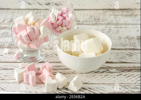 Marshmallow. Nahaufnahme von Marshmallows farbenfrohe, kauen Bonbons Nahaufnahme. Süßes Dessert Stockfoto