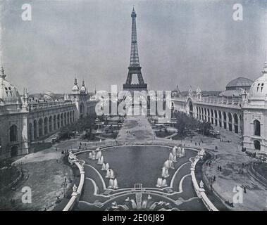 Le Champ de Mars, vue pry du Château d'Eau, 1900 Pariser Weltausstellung. Stockfoto