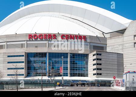 Roger Centre Eingang, das Wahrzeichen ist ein Mehrzweckstadion in der Innenstadt von Toronto, ist Heimat der Toronto Blue Jays, unter anderem Sport-Teams. Stockfoto