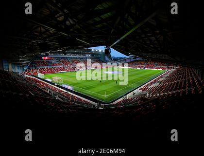Brentford Community Stadium, London, Großbritannien. Dezember 2020. English Football League Championship Football, Brentford FC gegen Bournemouth; Innenansicht des Stadions für dieses Abendspiel Credit: Action Plus Sports/Alamy Live News Stockfoto