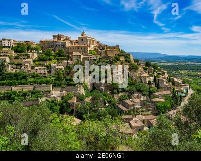 Gordes ist ein Bergdorf im Département Vaucluse in Die Region Provence-Alpes-Côte d'Azur im Südosten Frankreichs Stockfoto