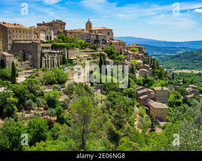 Gordes ist ein Bergdorf im Département Vaucluse in Die Region Provence-Alpes-Côte d'Azur im Südosten Frankreichs Stockfoto