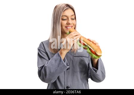 Junge Frau im Pyjama hält ein Baguette Sandwich isoliert auf Weißer Hintergrund Stockfoto