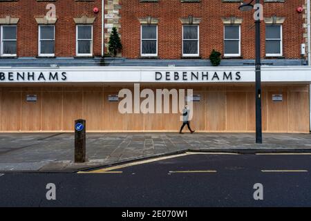 Geschlossen und verladen Debenhams Store. Im Dezember 2020 ging das Kaufhausgeschäft der High Street in die Verwaltung über. Stockfoto