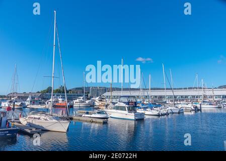 HOBART, AUSTRALIEN, 22. FEBRUAR 2020: Brooke Street Pier im Hafen von Hobart, Australien Stockfoto