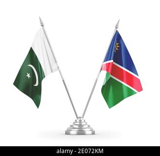 Namibia und Pakistan Tischflaggen isoliert auf weißem Hintergrund 3D Rendering Stockfoto