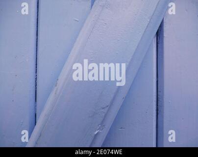 Hintergrund der abgenutzten Fensterläden blau lackiert Stockfoto