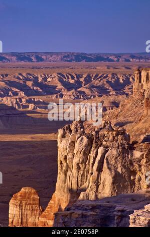 Felsformationen im Coal Mine Canyon, Sonnenuntergang, Moenkopi Plateau, Rand der Painted Desert, Navajo Indianerreservat, in der Nähe von Tuba City, Arizona, USA Stockfoto