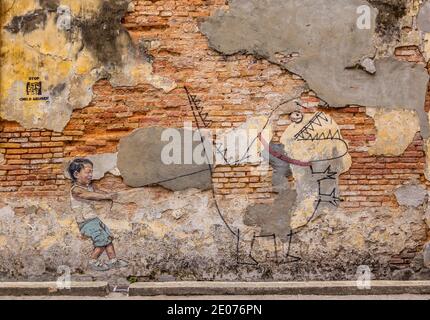 Streetart von Ernest Zacharevic in Penang, Malaysia Stockfoto