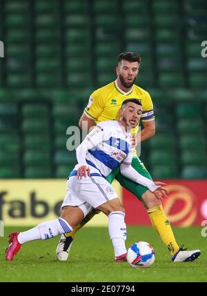 Grant Hanley von Norwich City und Ilias Chair von Queens Park Rangers - Norwich City / Queens Park Rangers, Sky Bet Championship, Carrow Road, Norwich, UK - 29. Dezember 2020 nur redaktionelle Verwendung - es gelten DataCo-Beschränkungen Stockfoto