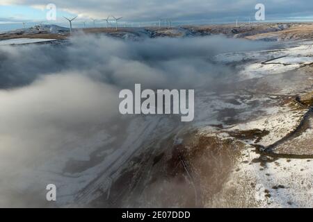 Rochdale, Großbritannien. Dezember 2020. Wolken sind in der Nähe von Greenbooth Reservoir bei Rochdale in Norhern England gesehen. Kredit: Jon Super/Alamy Live Nachrichten Stockfoto