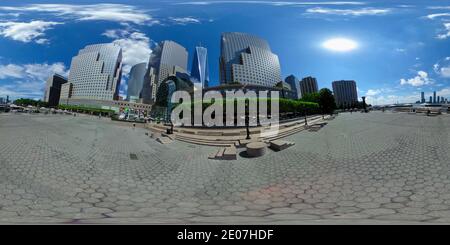 New York, NY, USA - 30. Dezember 2020: Brookfield Place und das World Trade Center, aus der Sicht von Battery Park in 360 VR Stockfoto