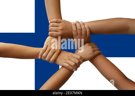 Flagge Frankreich, Integration einer multikulturellen Gruppe junger Menschen. Stockfoto