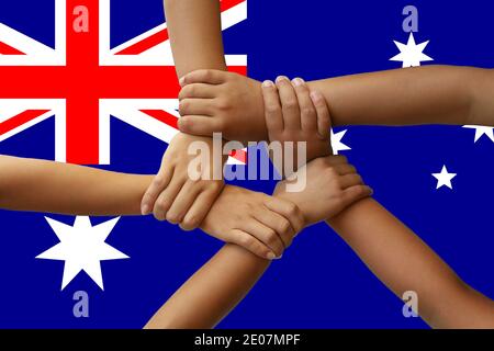 Australien Flagge, Ingration einer multikulturellen Gruppe junger Menschen. Stockfoto